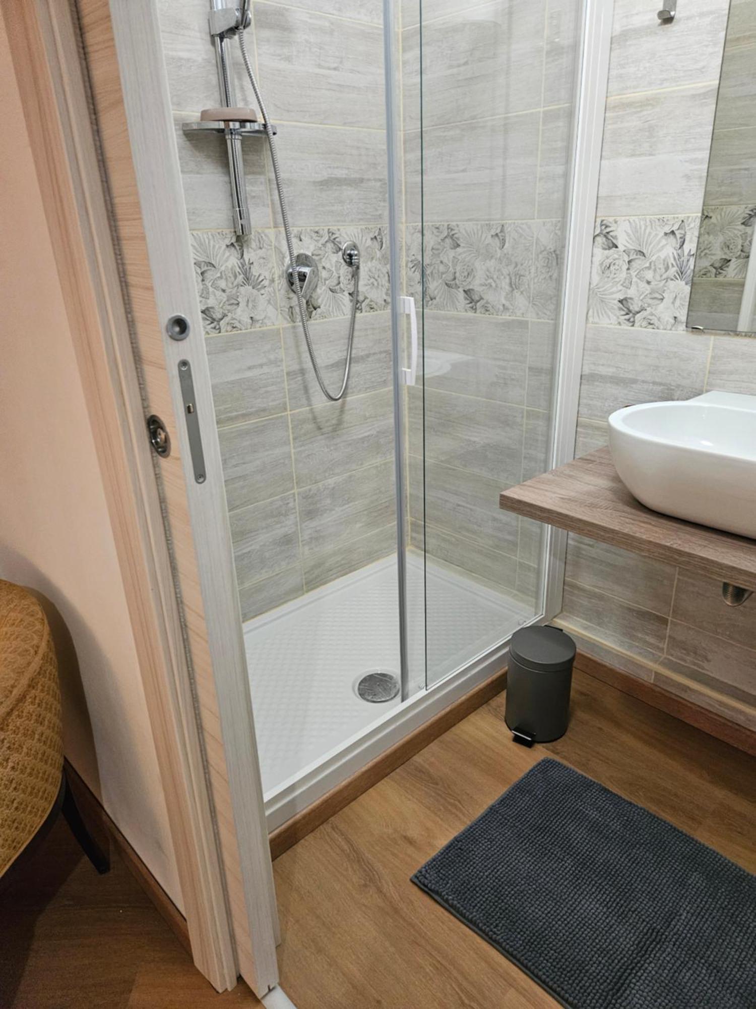 בוסטו ארסיציו Mxp Room Busto מראה חיצוני תמונה