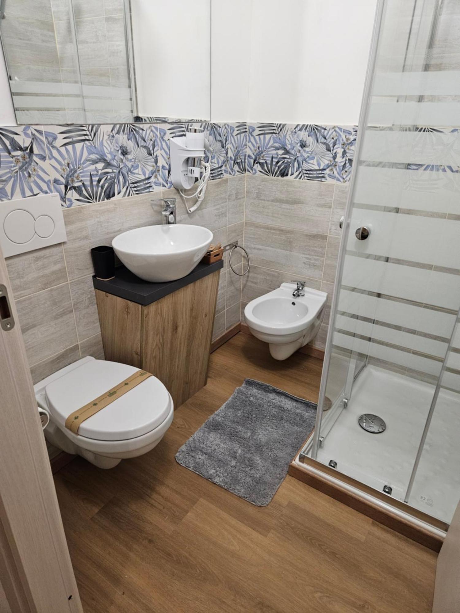 בוסטו ארסיציו Mxp Room Busto מראה חיצוני תמונה