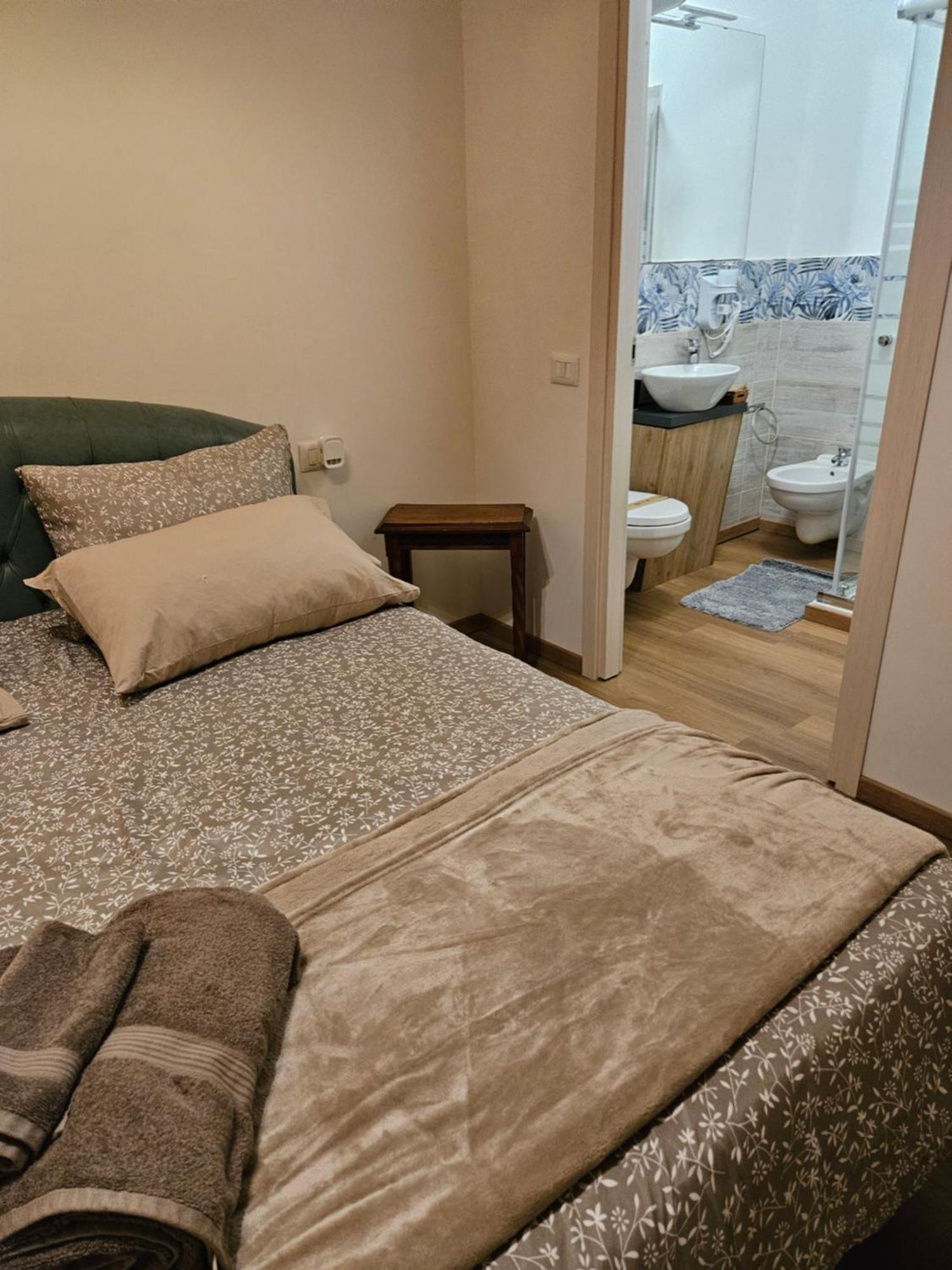 בוסטו ארסיציו Mxp Room Busto מראה חיצוני תמונה